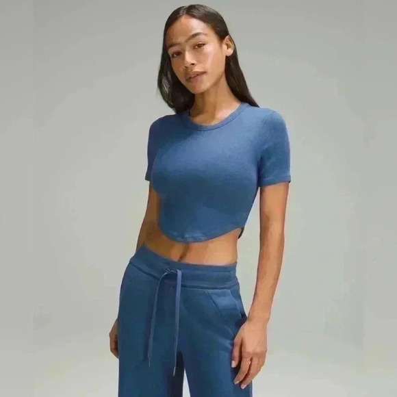 Lululemon  🍋 Hold Tight Cropped T-Shirt - Picture 1 of 5